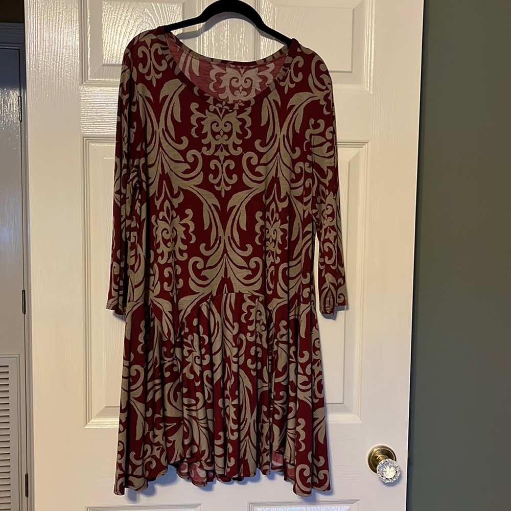 Long tunic with  scoop neck and 3/4 sleeves